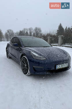 Седан Tesla Model 3 2022 в Умані