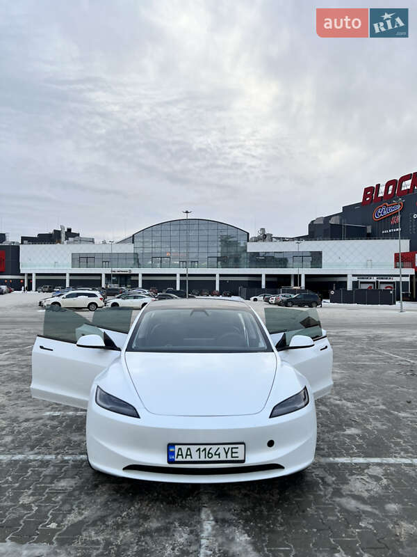 Седан Tesla Model 3 2025 в Києві