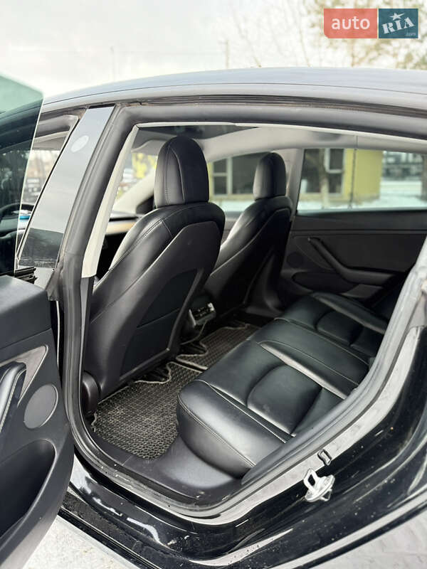 Седан Tesla Model 3 2022 в Львові