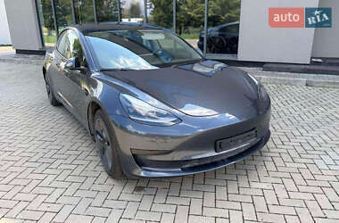 Седан Tesla Model 3 2021 в Ровно