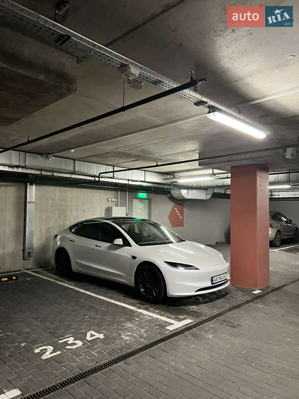 Седан Tesla Model 3 2025 в Києві