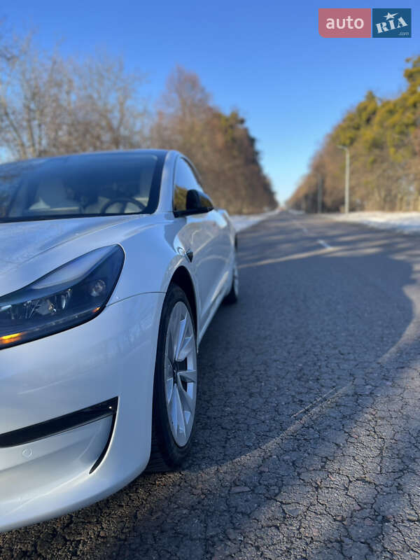 Седан Tesla Model 3 2022 в Львові