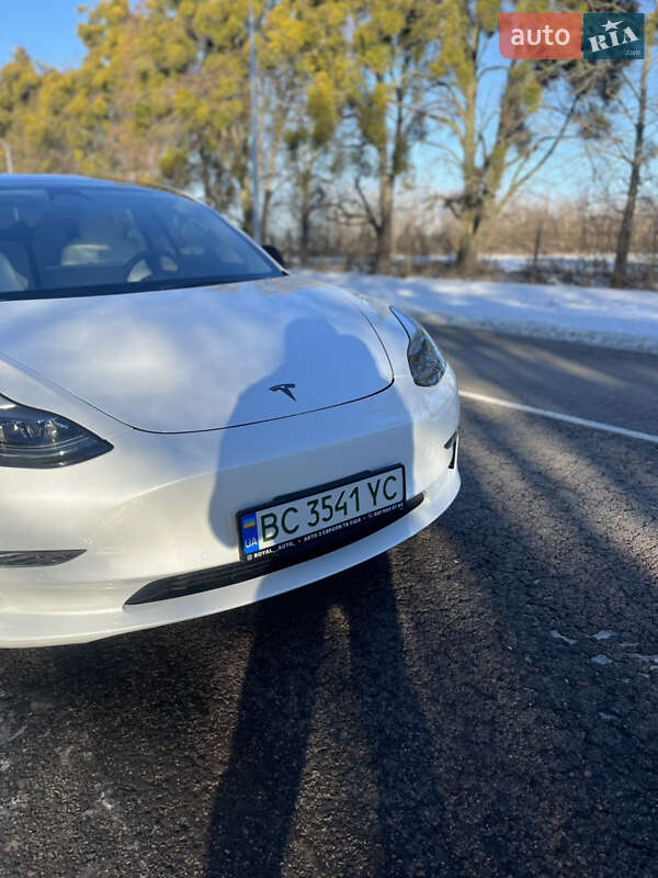 Седан Tesla Model 3 2022 в Львові
