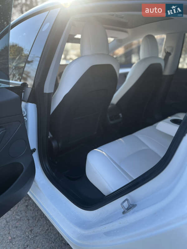 Седан Tesla Model 3 2022 в Львові