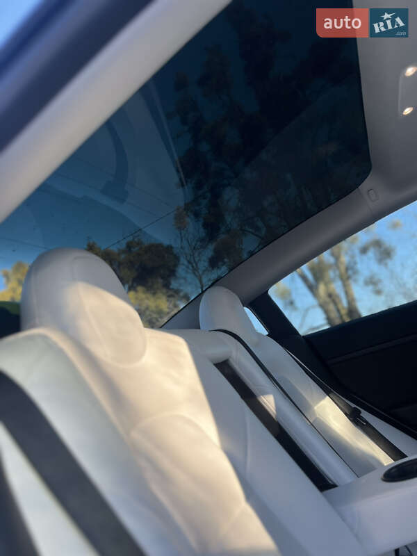 Седан Tesla Model 3 2022 в Львові