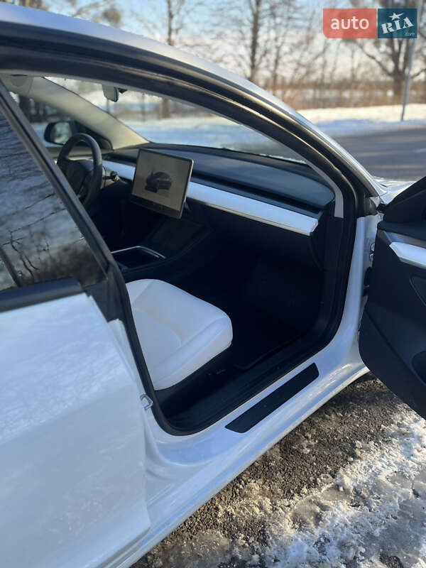 Седан Tesla Model 3 2022 в Львові