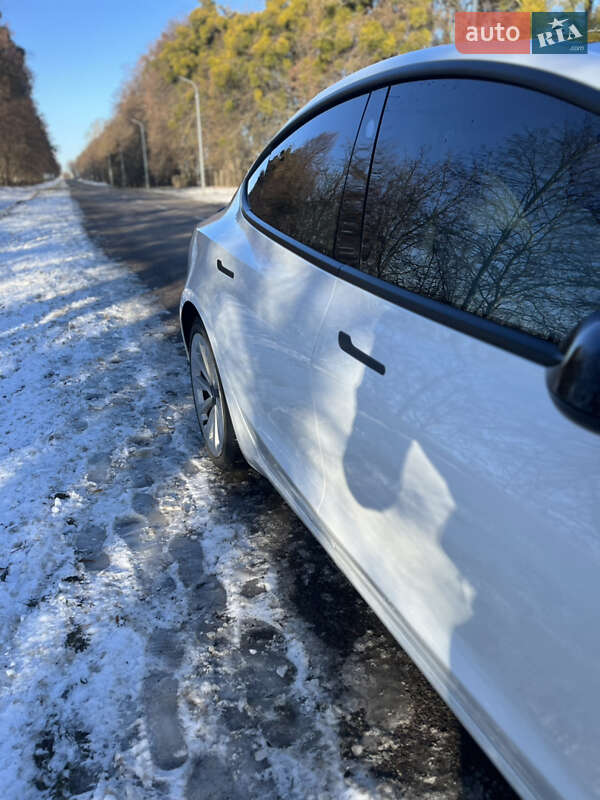 Седан Tesla Model 3 2022 в Львові