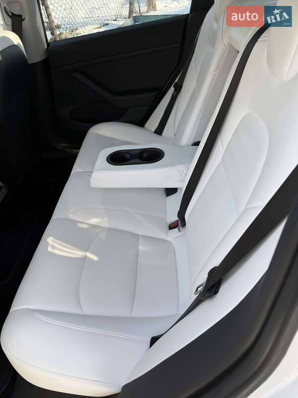 Седан Tesla Model 3 2022 в Львові