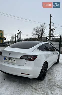 Седан Tesla Model 3 2020 в Кропивницком