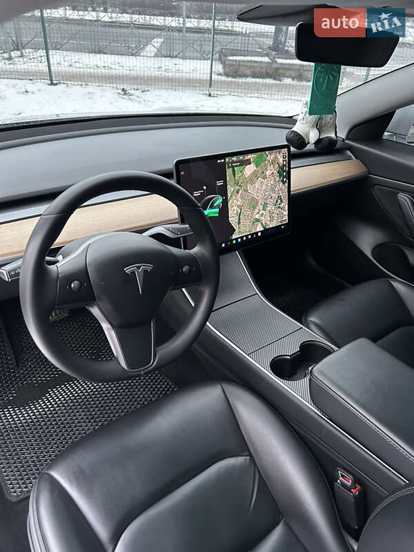 Седан Tesla Model 3 2020 в Кропивницькому