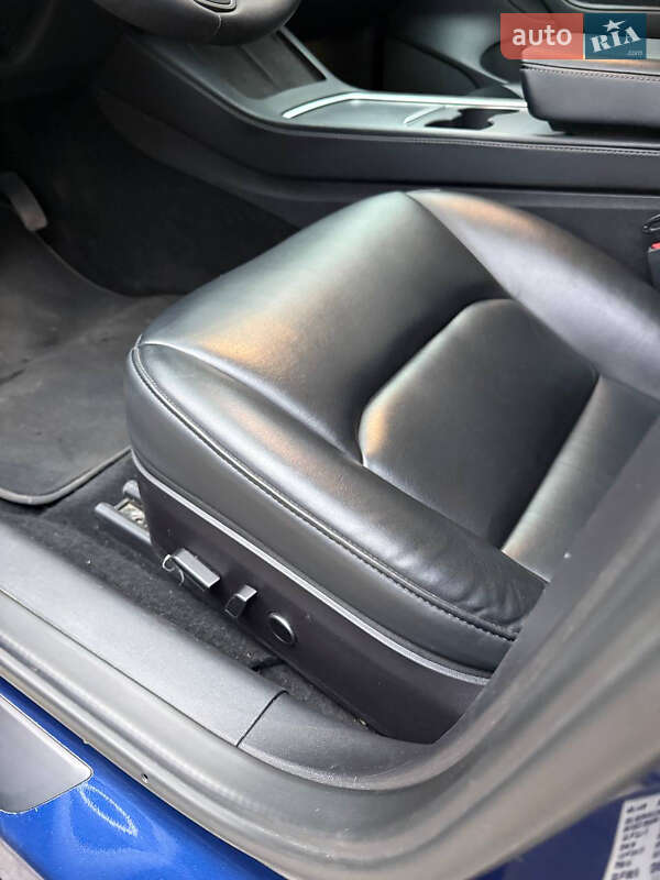 Седан Tesla Model 3 2022 в Золотоноші