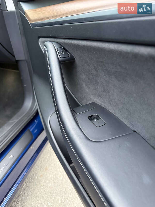 Седан Tesla Model 3 2022 в Золотоноші