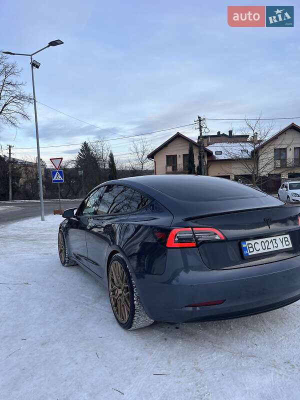 Седан Tesla Model 3 2021 в Львові