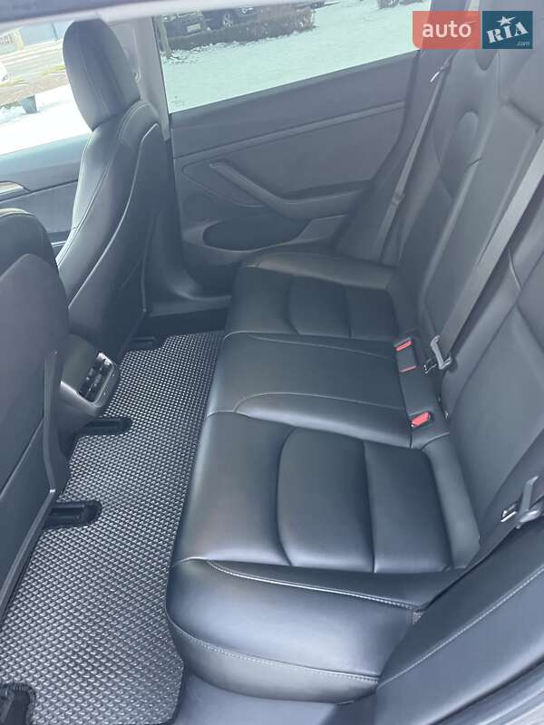 Седан Tesla Model 3 2021 в Львові