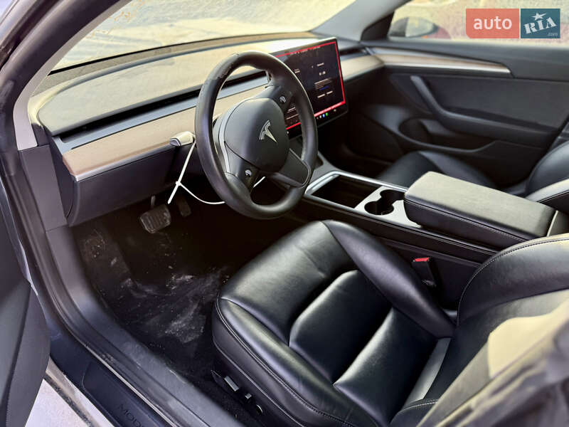 Седан Tesla Model 3 2022 в Львове