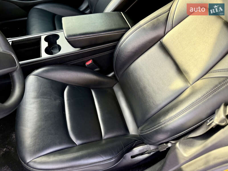 Седан Tesla Model 3 2022 в Львове