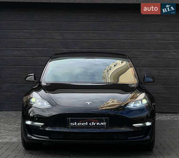 Седан Tesla Model 3 2021 в Николаеве