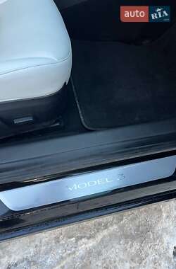 Седан Tesla Model 3 2019 в Киеве