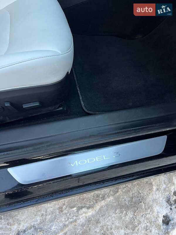Седан Tesla Model 3 2019 в Києві