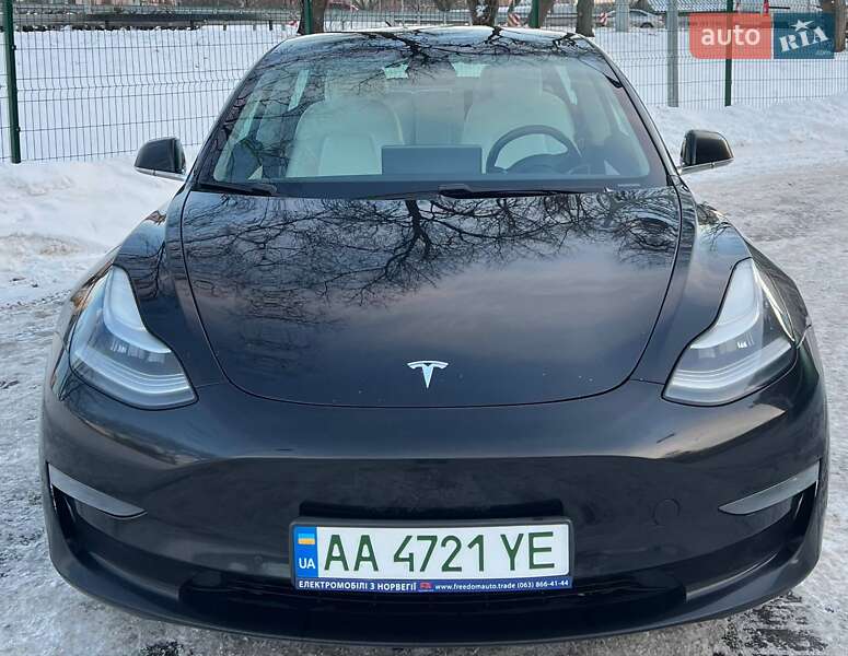 Седан Tesla Model 3 2019 в Києві
