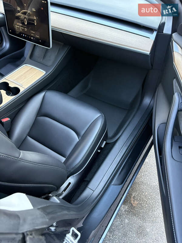 Седан Tesla Model 3 2023 в Вышгороде