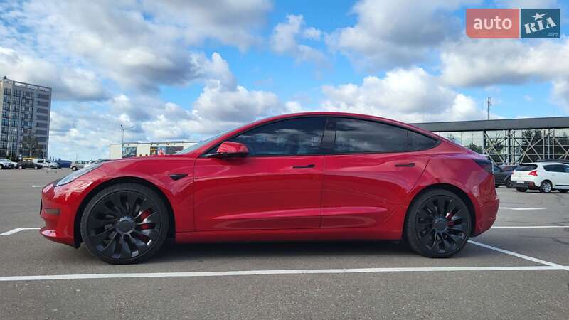 Седан Tesla Model 3 2022 в Киеве