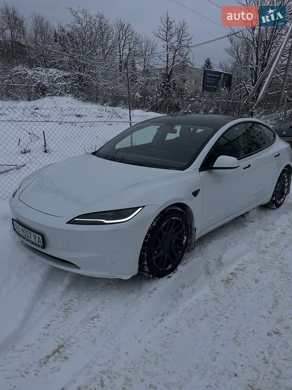 Седан Tesla Model 3 2023 в Ужгороде