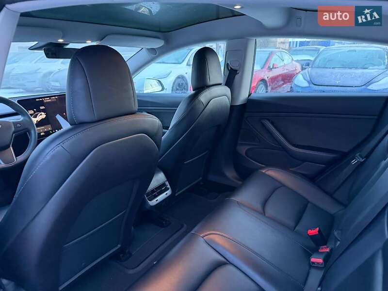 Седан Tesla Model 3 2019 в Луцьку