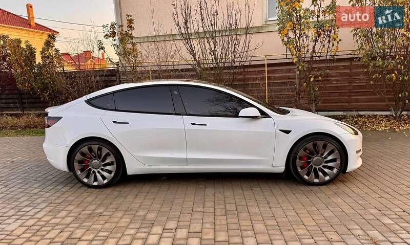 Седан Tesla Model 3 2023 в Одессе