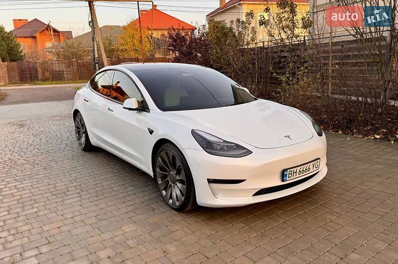 Седан Tesla Model 3 2023 в Одессе