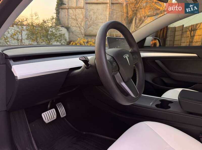 Седан Tesla Model 3 2023 в Одессе