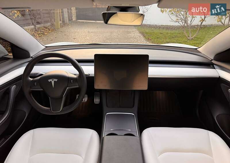 Седан Tesla Model 3 2023 в Одессе
