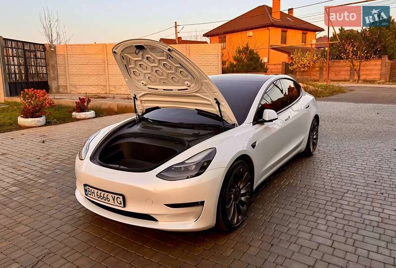 Седан Tesla Model 3 2023 в Одессе