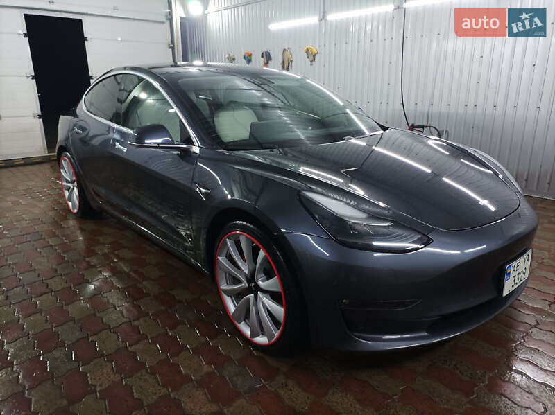 Седан Tesla Model 3 2018 в Кривом Роге