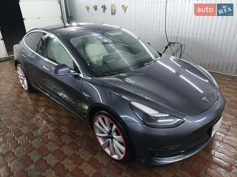 Седан Tesla Model 3 2018 в Кривом Роге
