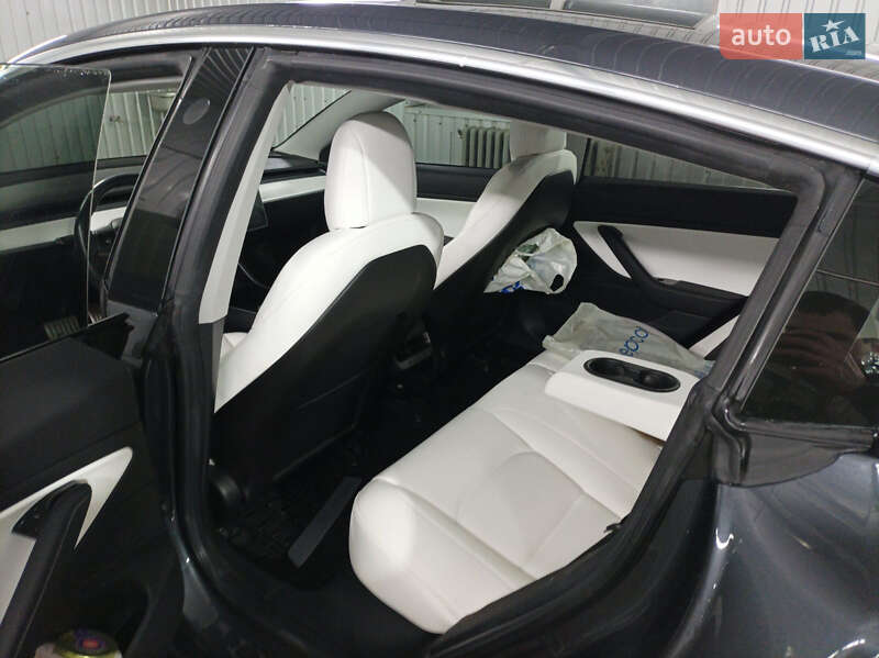 Седан Tesla Model 3 2018 в Кривом Роге