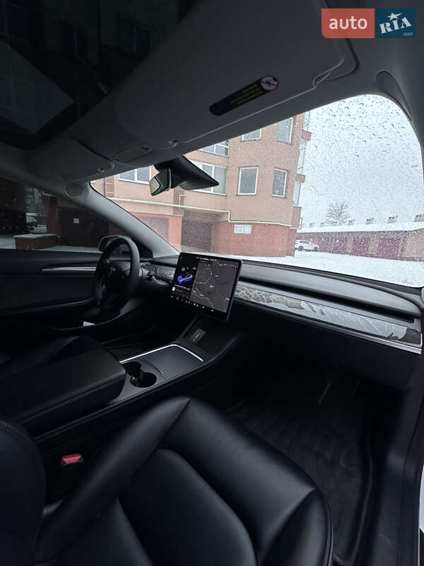 Седан Tesla Model 3 2021 в Івано-Франківську