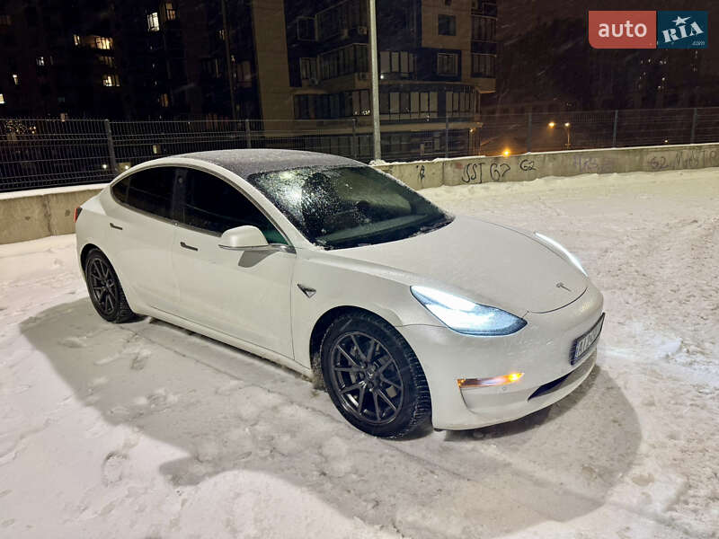 Седан Tesla Model 3 2019 в Киеве