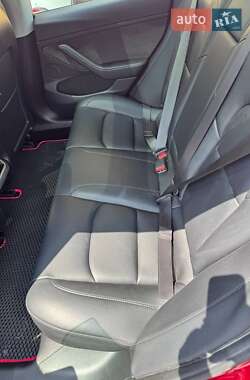 Седан Tesla Model 3 2022 в Скалате