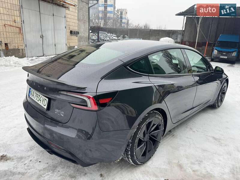 Седан Tesla Model 3 2024 в Киеве