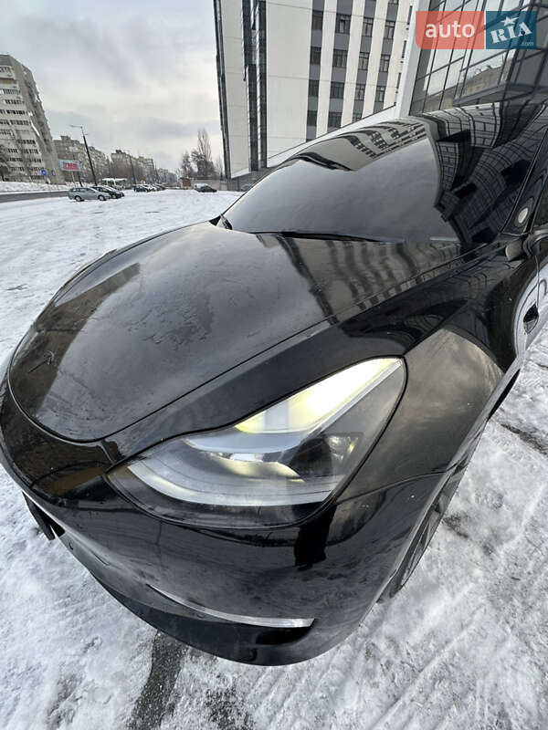 Седан Tesla Model 3 2022 в Днепре