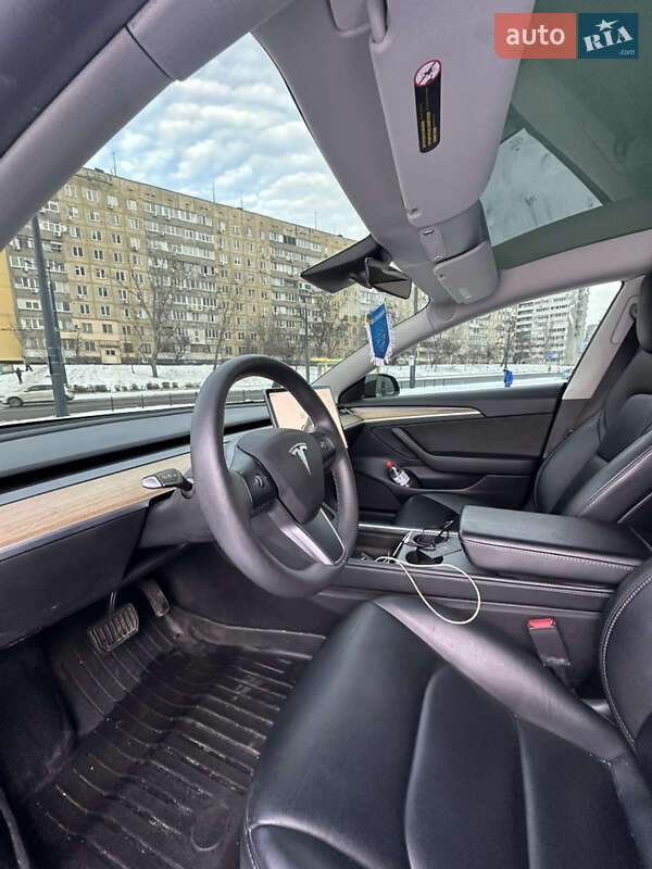 Седан Tesla Model 3 2022 в Днепре