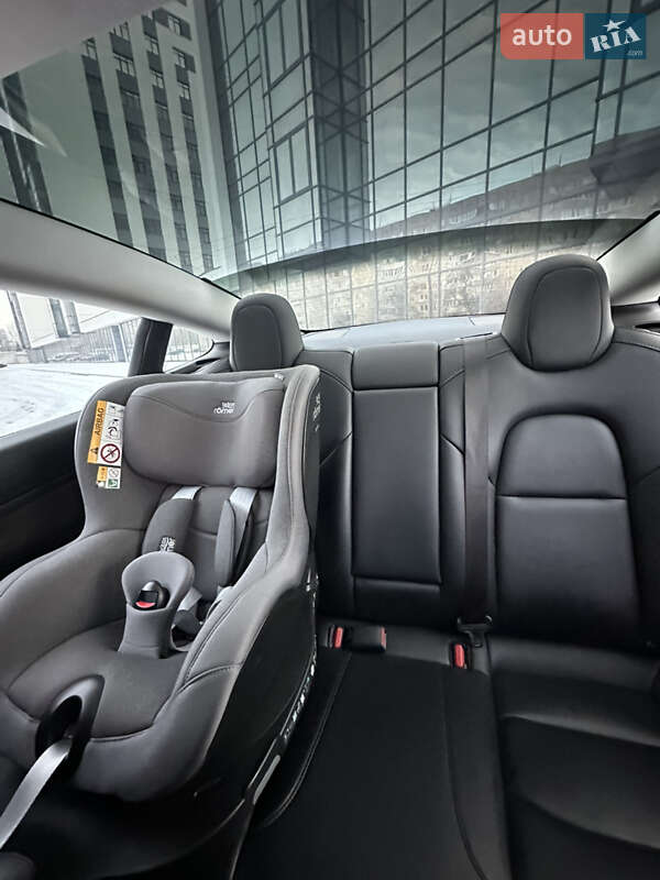 Седан Tesla Model 3 2022 в Днепре