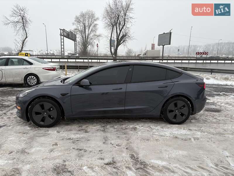 Седан Tesla Model 3 2022 в Киеве