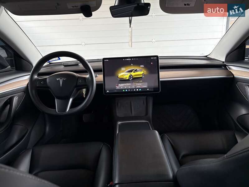 Седан Tesla Model 3 2022 в Киеве