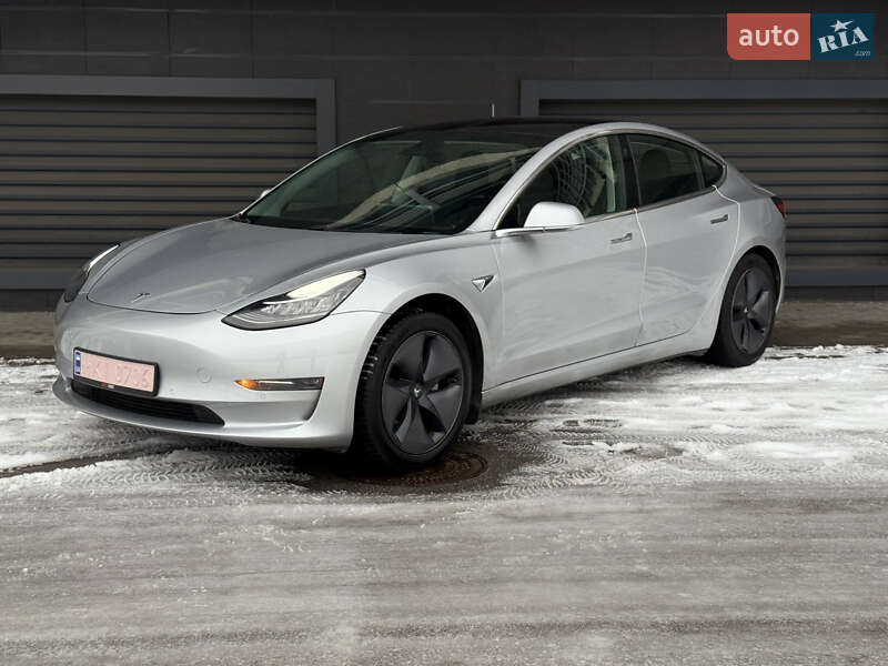 Седан Tesla Model 3 2018 в Киеве