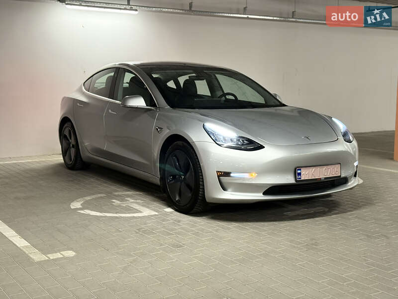 Седан Tesla Model 3 2018 в Киеве