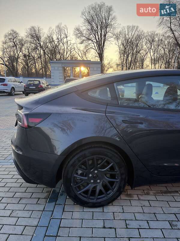 Седан Tesla Model 3 2024 в Ізмаїлі