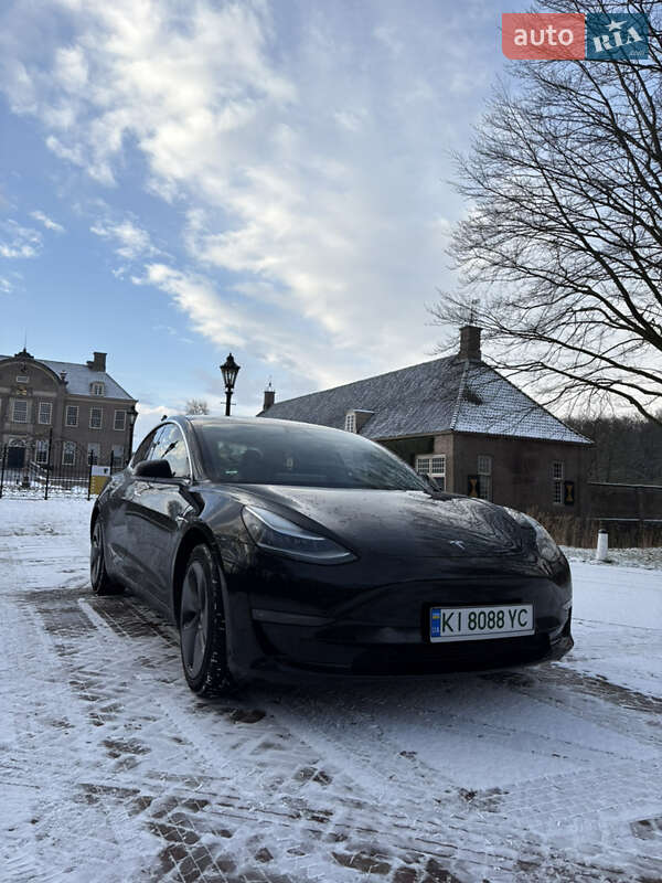 Седан Tesla Model 3 2019 в Березане