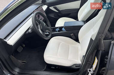 Седан Tesla Model 3 2020 в Шепетовке